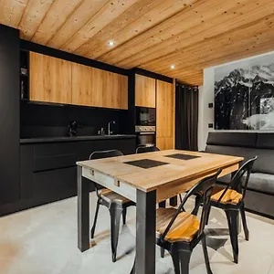 superb-studio-located-in-the-most-popular-area-of-chamonix.hotels-rhonealpes.com/